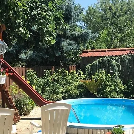 Samu Vendeghaz Appartamento Vertesszolos